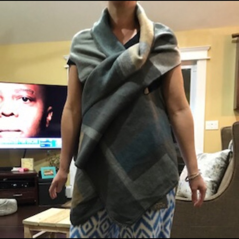 Wool wrap with arm holes